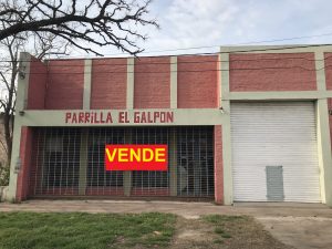 Amplio galpón con local en Santa Lucía pleno centro u$s 85.000.-