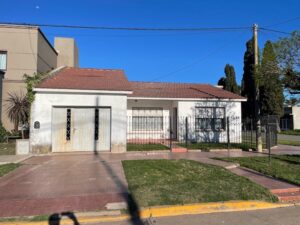 Vendo excelente casa en Ayacucho 309 Santa Lucia.