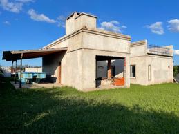 San Pedro, barrio El Escorial, casa a terminar s/lote de 800 m2 u$s 110.000
