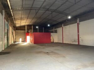 Santa Lucía, amplio galpón céntrico 328 mts cubiertos