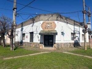 Santa Lucía: Venta, Casa, local, depósito y galpones en pleno centro.