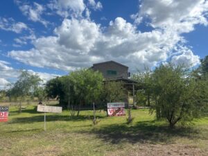 Amplia quinta en Doyle con 2 casas lote de 3.025 mts. VENDIDO !!