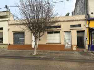 Amplia casa en venta, con local en Mitre 1623